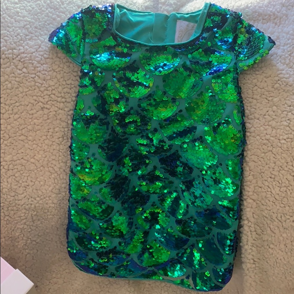 Gorgeous dress size 4 she use it once !!